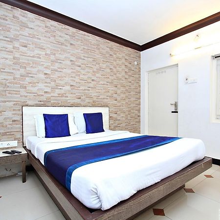 Hotel Pratham International Уті Екстер'єр фото