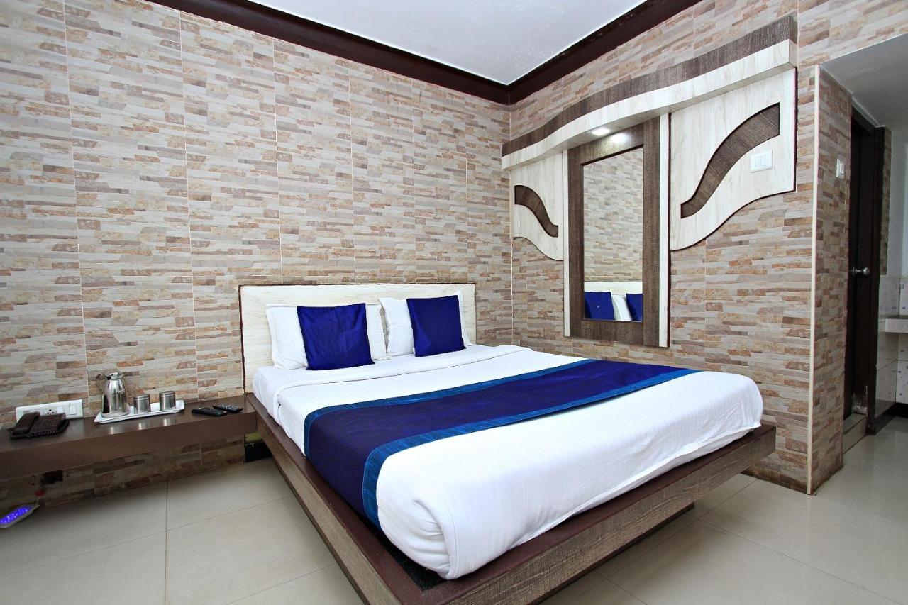 Hotel Pratham International Уті Екстер'єр фото