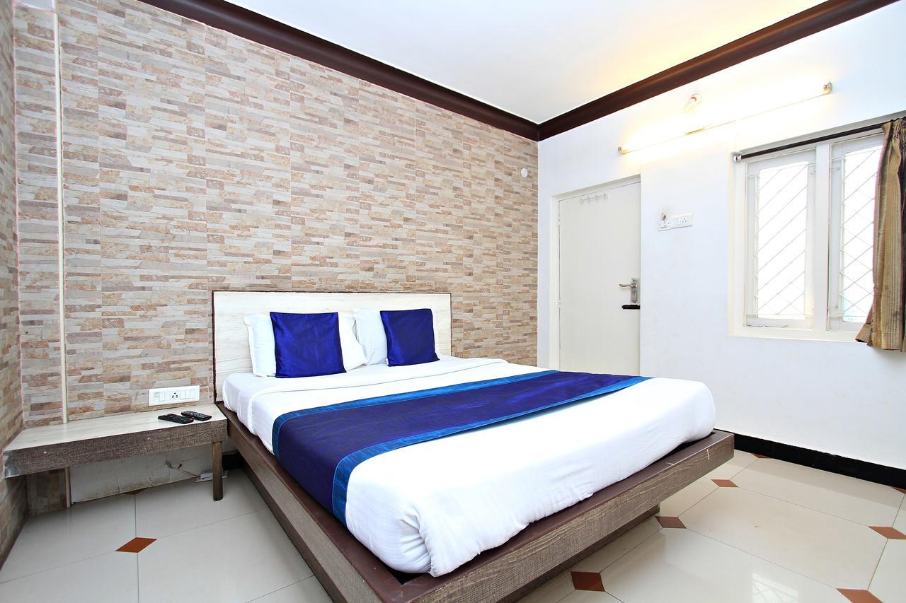 Hotel Pratham International Уті Екстер'єр фото
