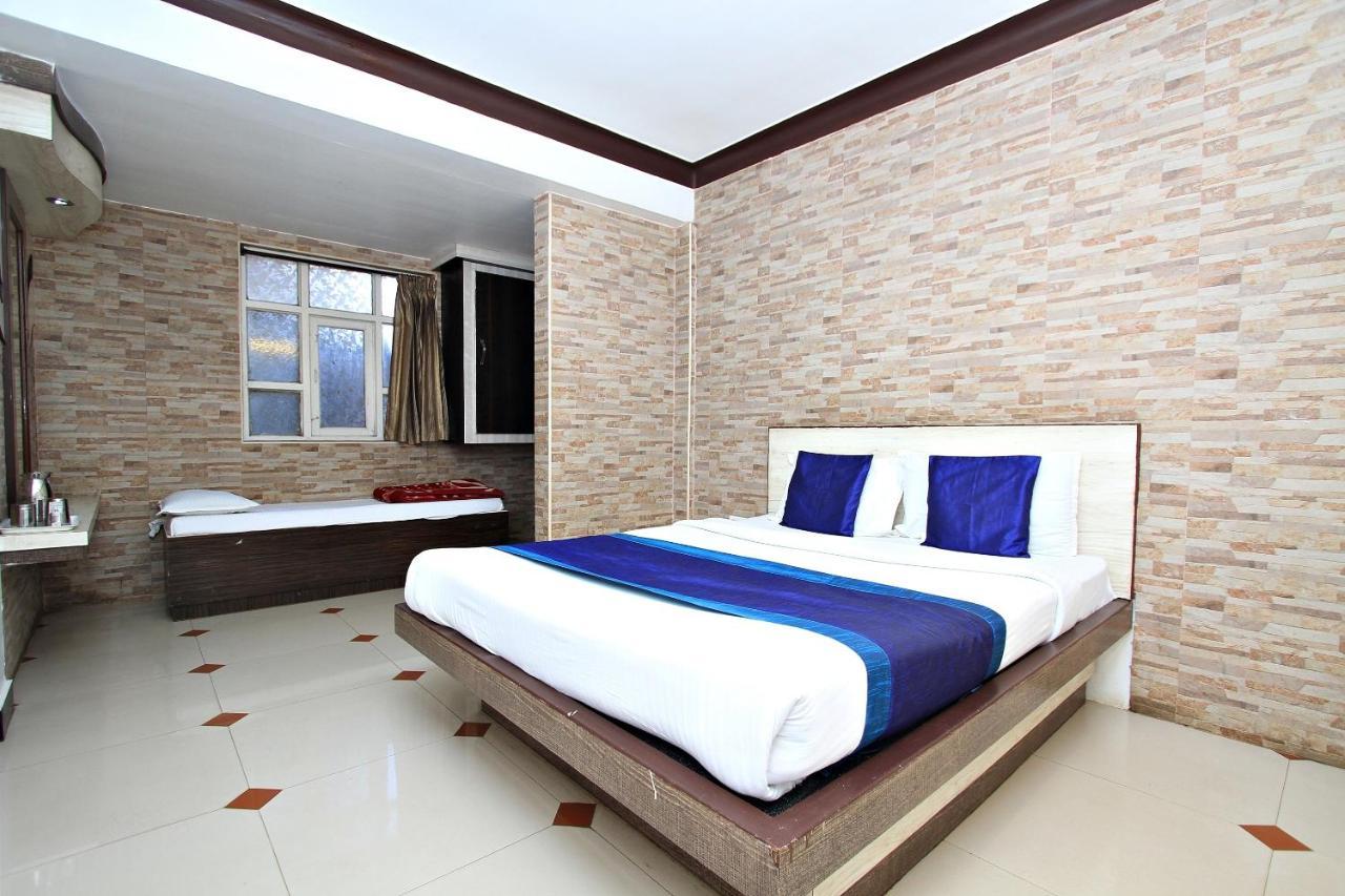 Hotel Pratham International Уті Екстер'єр фото