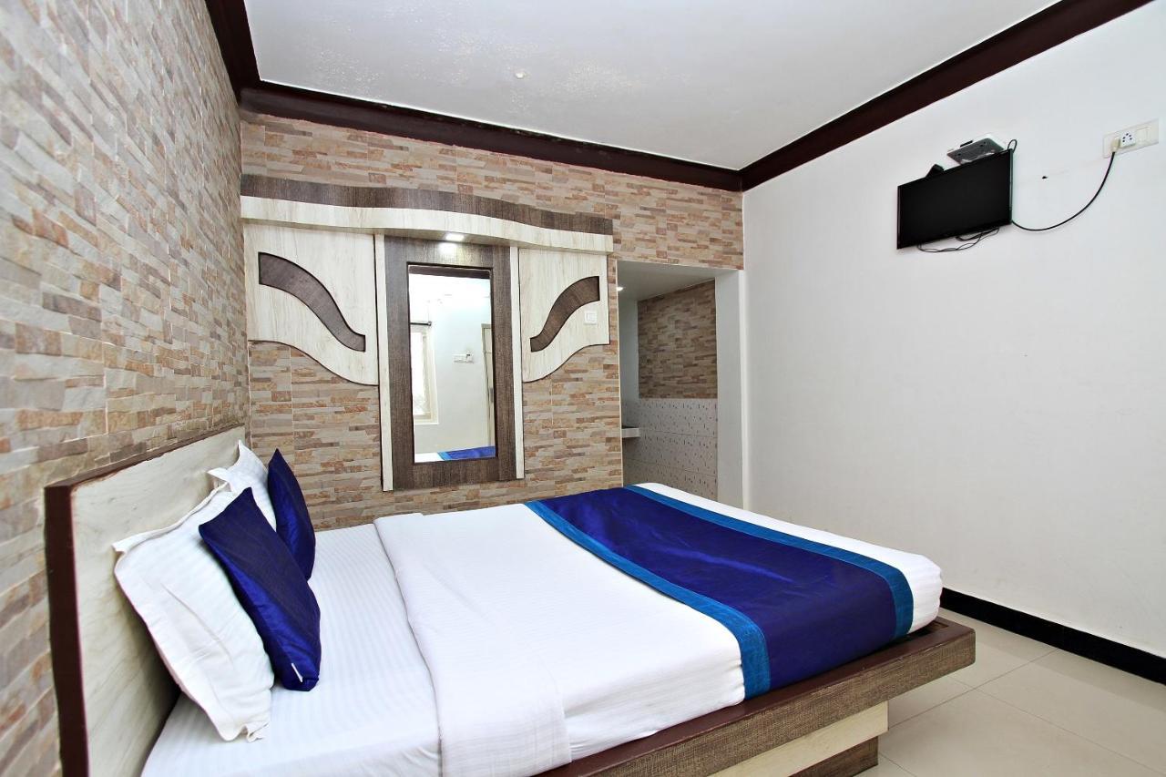 Hotel Pratham International Уті Екстер'єр фото
