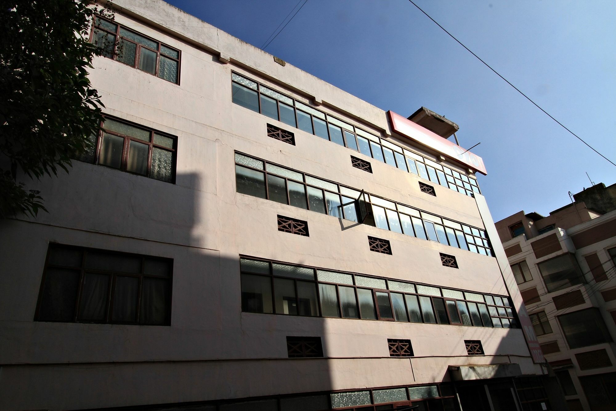 Hotel Pratham International Уті Екстер'єр фото